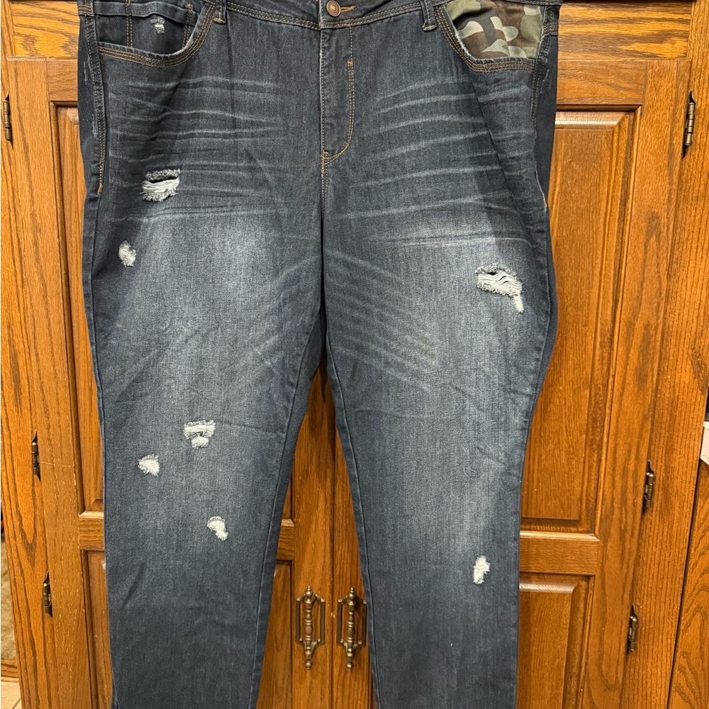 Signature Studio Denim Jeans Capris 20W Distressed